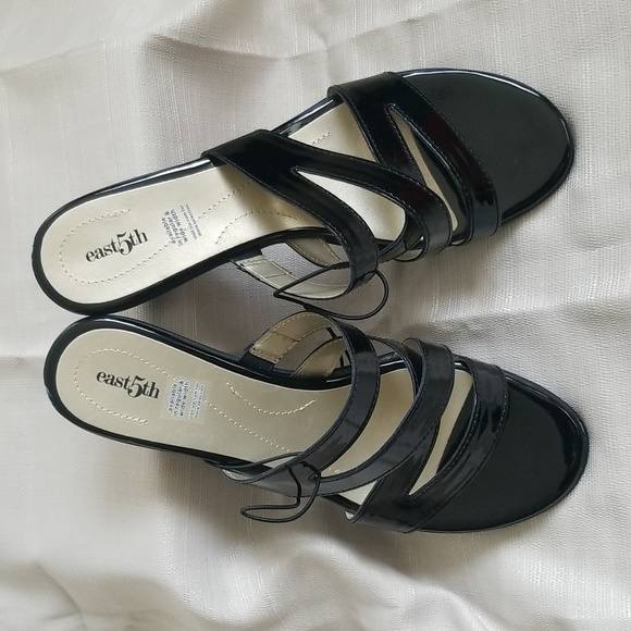 Size 11 Patent leather open toe sandal slide on - Picture 4 of 4